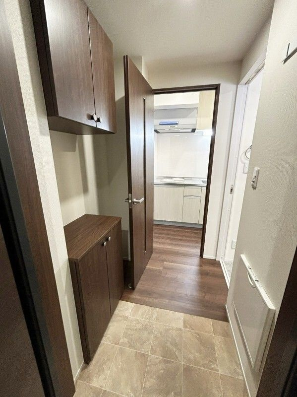 フラッツ平河町（東京ゼロエミッションハウス）の玄関