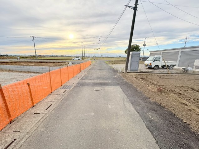 川越市鴨田　建築条件なし売地　東武東上線『川越駅』バス26分　【芳野小学区】の前面道路含む現地写真