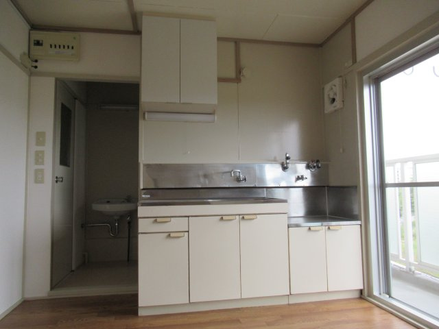 兵庫県公社　明舞北２Ａ号棟のキッチン|コンパクトなキッチンで掃除もラクラク