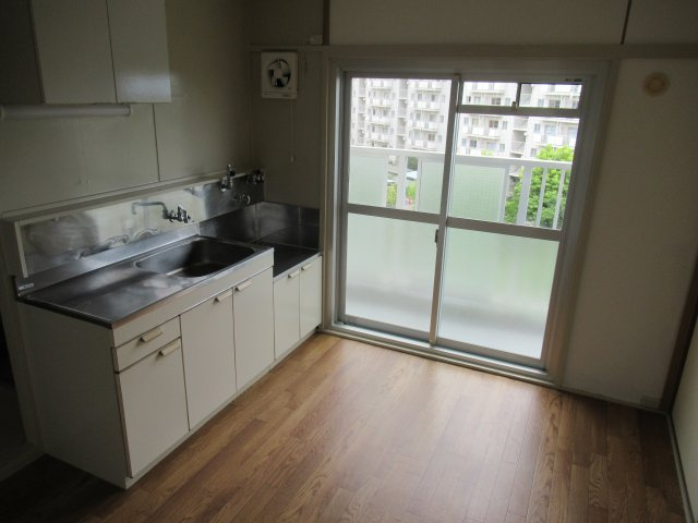 兵庫県公社　明舞北２Ａ号棟の居間・リビング|こちらの居間で趣味の時間をお楽しみください