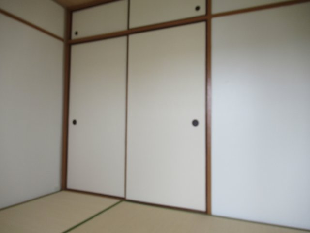 兵庫県公社　明舞北２Ａ号棟の和室|北側和室です。４．５畳と６畳の和室が繋がっています。