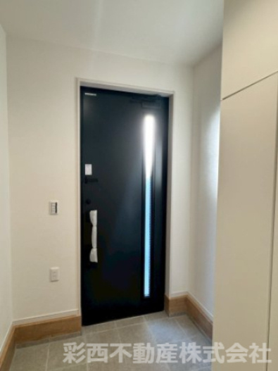 所沢市上新井 新築一戸建の玄関|玄関には収納力に優れたシューズボックスがございますので、ご家族みんなの靴が十分入ります！