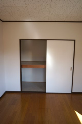 【収納】 | 東金沢町一戸建 | 東側洋室１０帖。