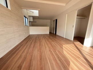 【居間・リビング】 | 廿日市市物見西1（前空駅）全2区画　NO2 | 20帖リビング☆対面式のキッチンでリビングが見渡せるので、お子様やご家族の様子が見えて安心です♪