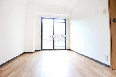 【寝室】 | リヴィエールkawakami | 明るく開放感のある居室で、自分だけのくつろぎ空間を。