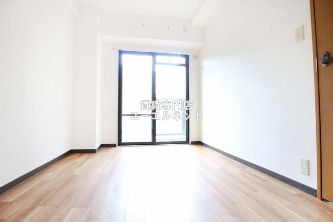 【寝室】 | リヴィエールkawakami | 明るく開放感のある居室で、自分だけのくつろぎ空間を。