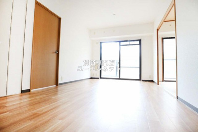 【居間・リビング】 | リヴィエールkawakami | ゆったりとくつろげる、落ち着きのある居室空間です