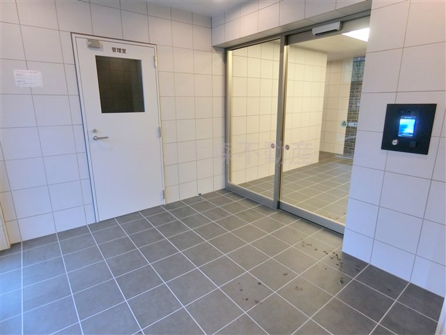 ガリシア矢口渡のエントランス|防犯カメラTVモニター付オートロック宅配BOXメールBOX管理人室