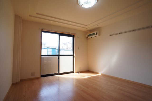 【居間・リビング】 | 南向きなので日当たりも良いです