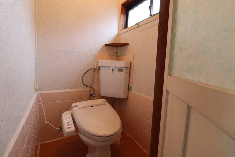 星が丘2-2-9戸建のトイレ