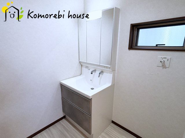 北本市中丸1丁目　中古一戸建ての独立洗面台|独立洗面所です