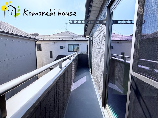 北本市中丸1丁目　中古一戸建てのバルコニー|2つの窓から出られるバルコニーです