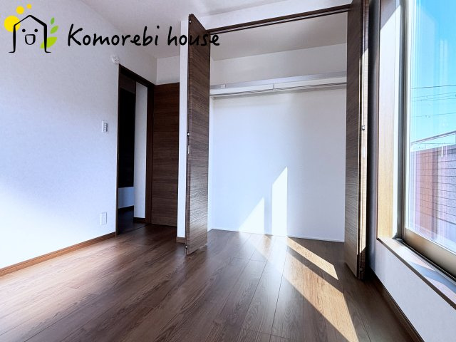 北本市中丸1丁目　中古一戸建ての子供部屋|ベランダとクローゼットがある洋室です