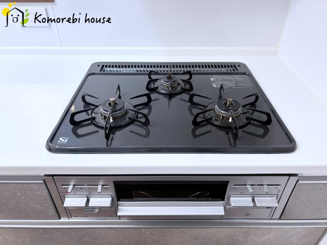 北本市中丸1丁目　中古一戸建てのキッチン|3口コンロです