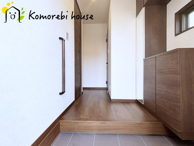 北本市中丸1丁目　中古一戸建ての玄関|外側から見た玄関です