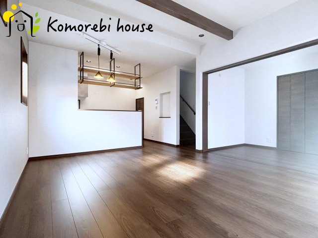 北本市中丸1丁目　中古一戸建ての居間・リビング|16.5帖のLDKはキッチンの様子が見えます