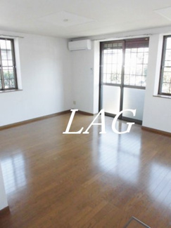 【居間・リビング】 | ヴィラ　アンソレイユ | 洋室のお部屋です。