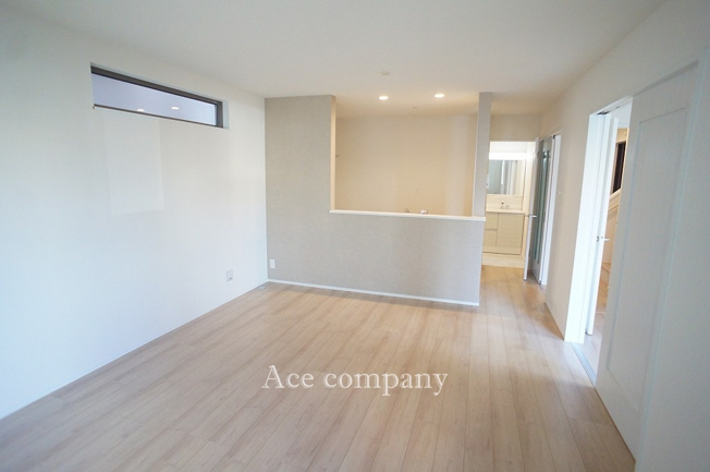 【居間・リビング】 | 八尾市長池町2丁目　【B号棟/全5棟】 | 【LDK：約15帖】