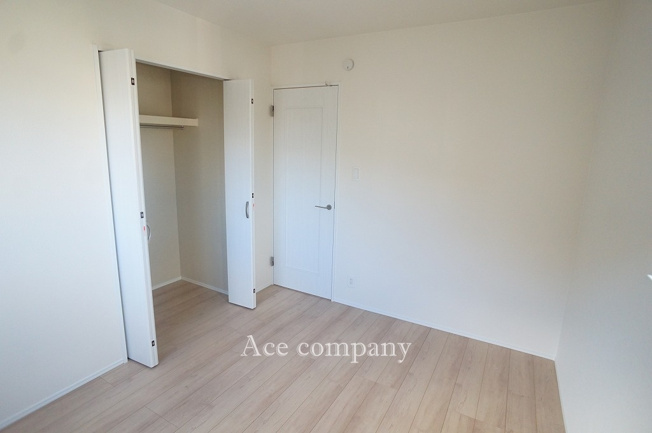 【子供部屋】 | 八尾市長池町2丁目　【B号棟/全5棟】 | 【2階：洋室5.25帖】クローゼット完備です♪