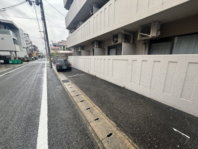 ハッピーコート甲南山手の駐車場