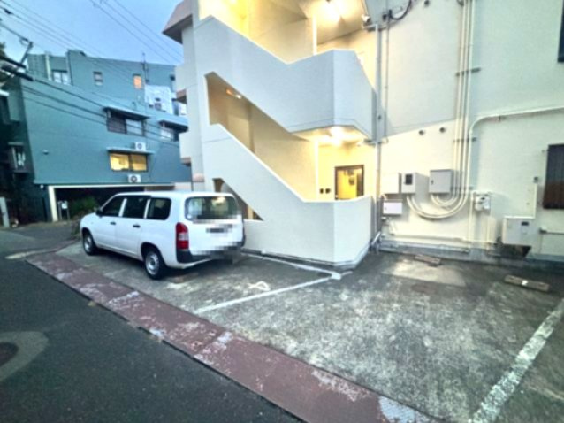 神栄ハイツの駐車場