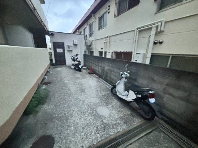 神栄ハイツの駐車場