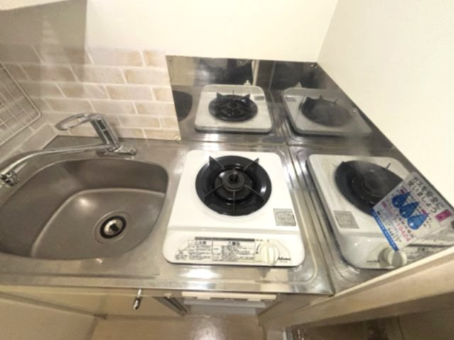 ブラウンコートのキッチン