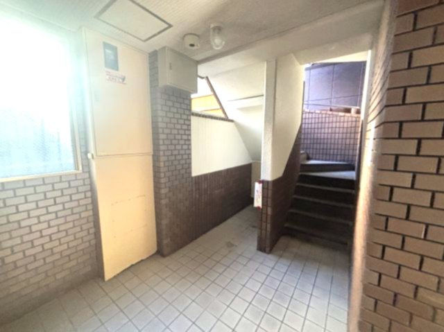 ブラウンコートのロビー