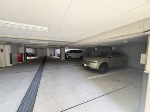 エスペラール御影の駐車場