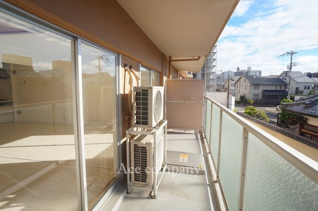 【バルコニー】 | シャルム小阪二番館 | リビングに面した西向きのバルコニーです☆