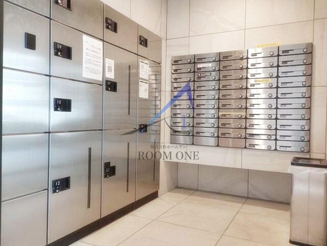 クレイシア西横浜グランカリテのその他共用部分|集合ポストと宅配ボックスです。