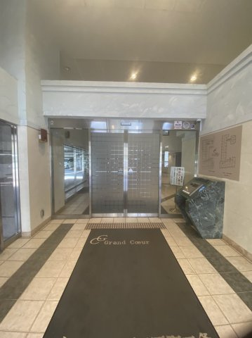 グランクール河原町二条のエントランス