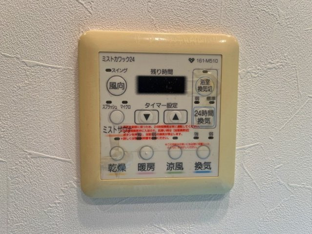 【浴室】 | シティオアシス東三国 | 夜干しOK！雨や花粉も気にせず洗濯ができる浴室乾燥機も備わっており、多彩な機能が充実。