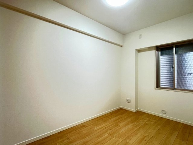 【収納】 | シティオアシス東三国 | 書斎や収納、趣味のスペースなど多目的にお使いいただける約5帖納戸！在宅ワークにもピッタリの空間です。