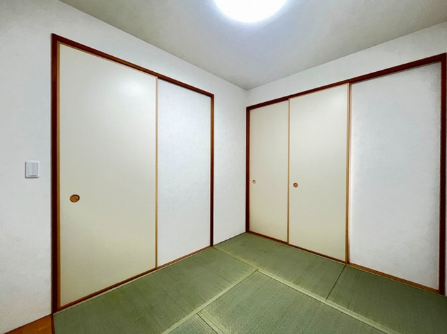 【和室】 | シティオアシス東三国 | 2方向から出入り可能な、約4.5帖の和室！家族のプライベート空間としてはもちろん、来客時は客間としても活用可能。