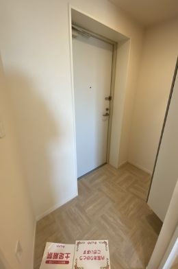 【玄関】 | DIMORA北千住 | 明るい玄関です