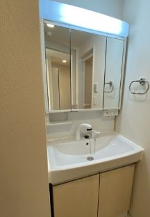 【独立洗面台】 | DIMORA北千住 | 朝の身支度には欠かせない独立洗面化粧台