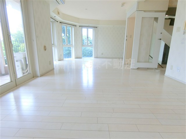 リバーサイド多摩川の居間・リビング|2階LDK23.4帖