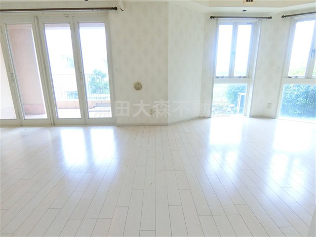 リバーサイド多摩川の居間・リビング|2階LDK23.4帖