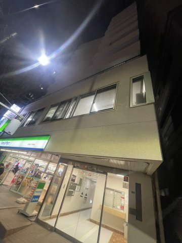 新宿区富久町の賃貸マンションのエントランス