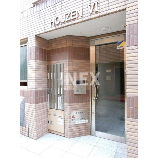 横浜市神奈川区大口通の賃貸マンションのエントランス