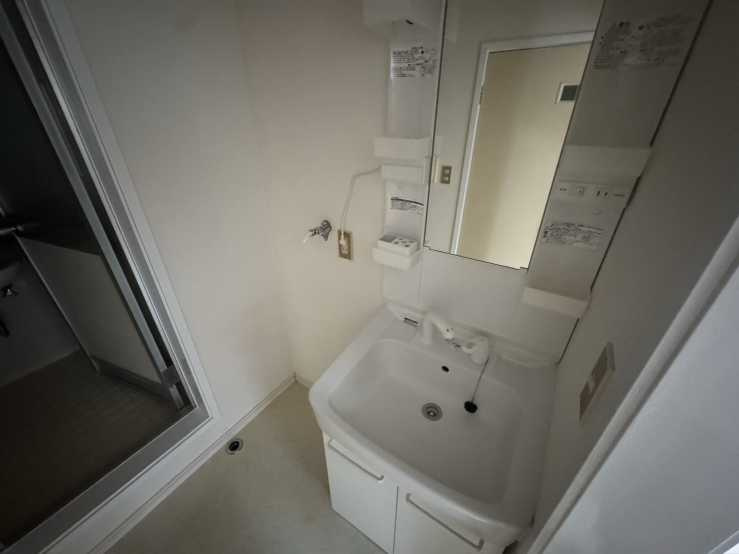 ホワイトハイムタナカの洗面所|明るい洗面所です