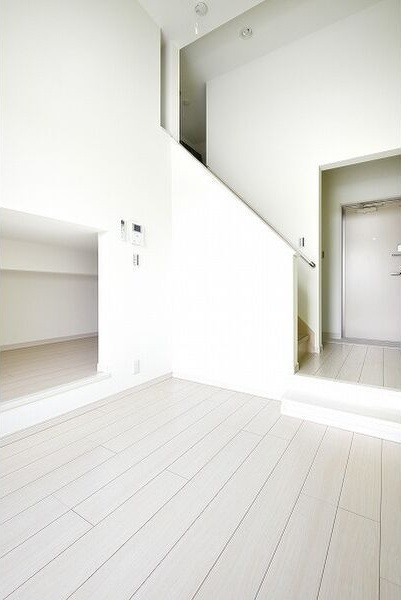 BREEZE(ブリーズ)の内装|明るい色調の室内です