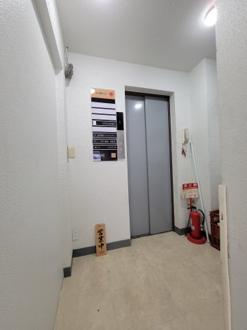 Tairaku第5ビルのエントランス