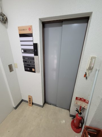 Tairaku第5ビルのエントランス