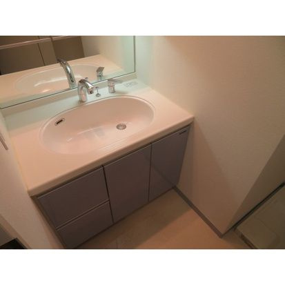 ユニロイヤル九段南の独立洗面台