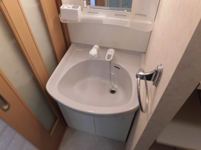 【洗面所】 | パルドミール | きれいな独立洗面台です