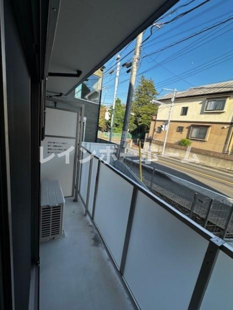 リラフォート津田沼のバルコニー|暖かな日差しのふりそそぐバルコニー