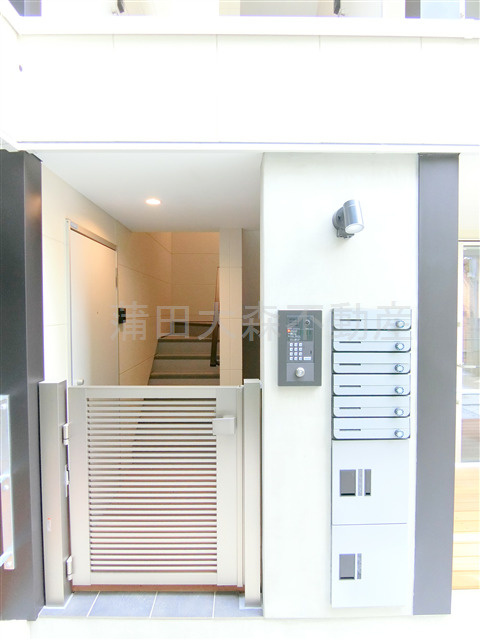 Growth Terrace蒲田（グローステラスカマタのエントランス|ゲート式オートロック宅配BOXメールBOX