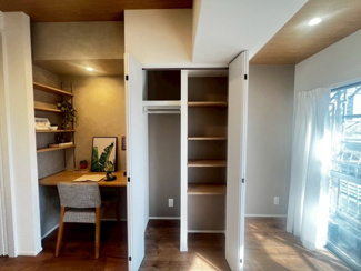 【収納】 | エバーグリーン住吉 | 落ち着いたワークスペースもあって、仕事や趣味に熱中できて重宝しますよ♪